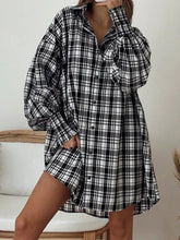 Load image into Gallery viewer, Plaid Button Up Long Sleeve Shirt