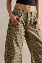 Load image into Gallery viewer, Wide Leg Jeans with Pockets