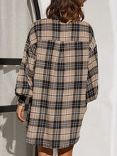 Load image into Gallery viewer, Plaid Button Up Long Sleeve Shirt