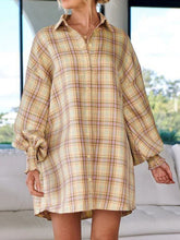 Load image into Gallery viewer, Plaid Button Up Long Sleeve Shirt
