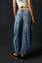 Load image into Gallery viewer, Wide Leg Jeans with Pockets
